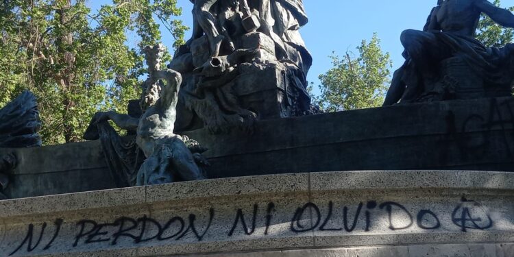 Destrozan la Fuente Alemana en Santiago justo antes de su reinauguración.