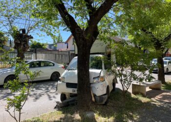 Colisión en 1 Oriente: conductor de camión de Lipigas se escapa.