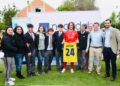 Exfutbolista español Carles Puyol se une a clínica deportiva con cabros de La Pintana.