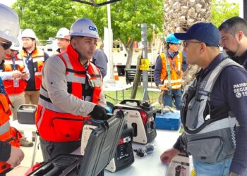 CGE se suma a feria preventiva y muestra los equipos de su Plan Verano en Paine.