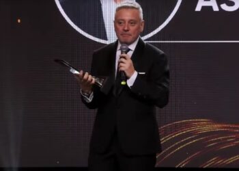 Juan Manuel Astorga genera controversia al decir ‘El año comenzó para mí con mi despedida de Mega’ tras recibir el premio como Mejor Rostro de Noticiero.