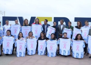 Municipio y Everton de Viña del Mar colaboran en la prevención del cáncer de mama.