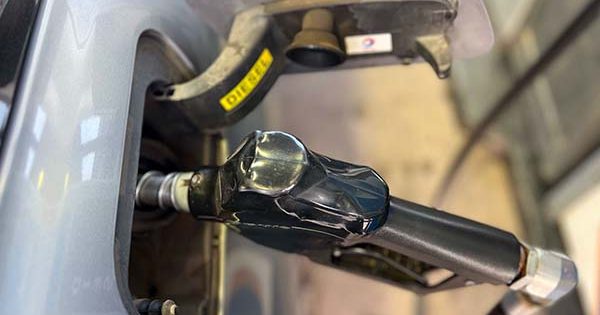 Enap anuncia que los combustibles subirán de precio: el diésel aumentará más de 10 pesos.