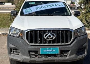 Robo violento de auto en Lampa: Carabineros logró recuperar la camioneta robada.