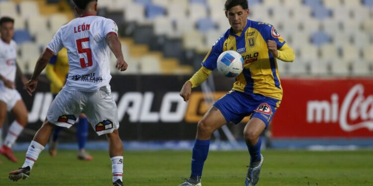 El Campanil volvió a ocupar el primer lugar del Ascenso tras superar por la mínima a San Felipe.