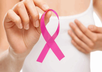 Solo 4 de cada 10 mujeres en Chile tienen su mamografía al día.