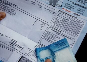 Error en las tarifas de la luz: la ministra Vallejo asegura que el dinero de los cobros indebidos “debe devolverse a la gente”.