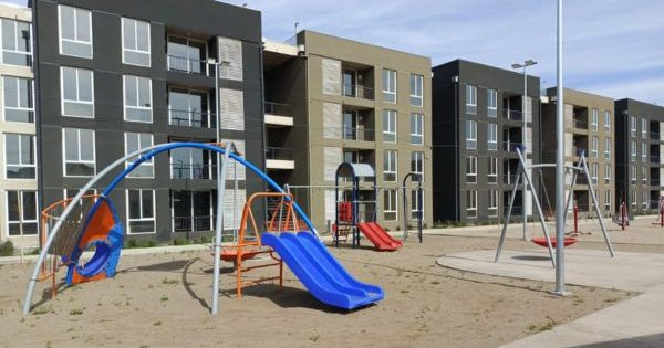 Proyecto Los Aromos en Colina: Inicia la entrega de departamentos y el plan para desalojar el campamento.