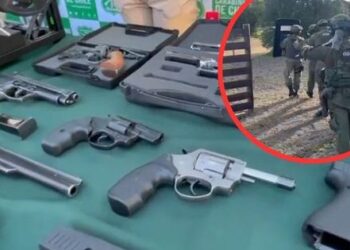 [VIDEO] Carabineros agarra a un compadre por intentar traer accesorios de armas desde afuera.
