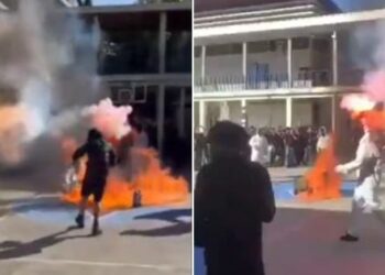 [VIDEO] Caos en el Liceo Lastarria: disturbios y barricadas al interior del liceo.