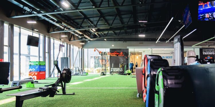 DMOOV da el vamos a su expansión en Chile abriendo un gimnasio en Mall Sport.