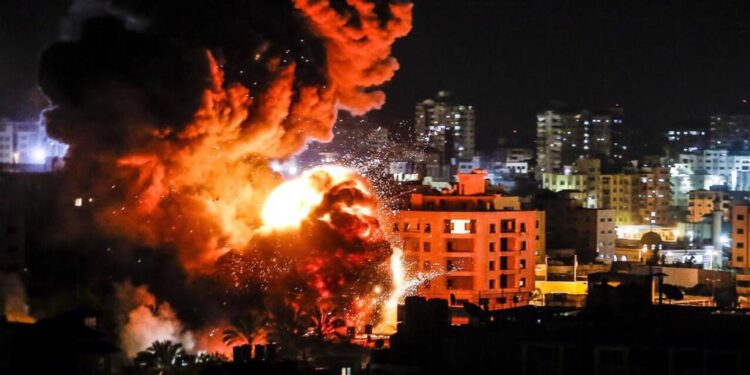 Trump sostiene que Israel «tiene el derecho» a responder tras el ataque de Hamás en el sur de la Franja de Gaza.