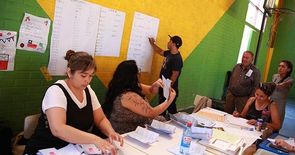 Elecciones 2025: nueva ley modifica la forma de avisar a los vocales de mesa.