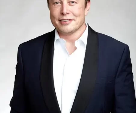 Elon Musk alcanza una fortuna personal de más de 500.000 millones de dólares, convirtiéndose en la primera persona en lograrlo.