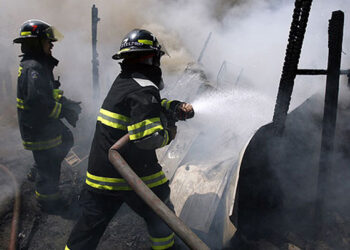 Incendio destruyó una casa y causó la muerte de un hombre de 70 años en Vichuquén.