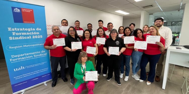 Culmina la Escuela de Formación Sindical organizada por la Universidad Alberto Hurtado en la RM.
