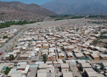 ¿Amenaza sanitaria en San Felipe? Preocupa que el aumento poblacional de la toma Yevide cause el colapso de la tubería de aguas residuales.