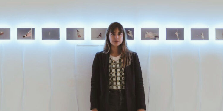 Camila Lobos presenta “Un paisaje en una línea rota” en la Galería Hifa.