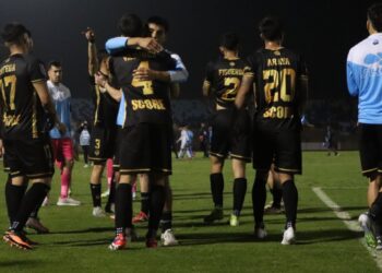 Magallanes derrota a Santiago Morning y asegura el descenso del equipo microbusero.