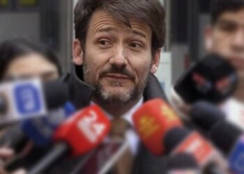 Boric echa al ministro de Energía tras el lío por las tarifas de la luz.