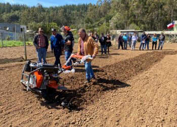 INDAP proporciona maquinaria agrícola moderna a los productores Prodesal de Constitución.