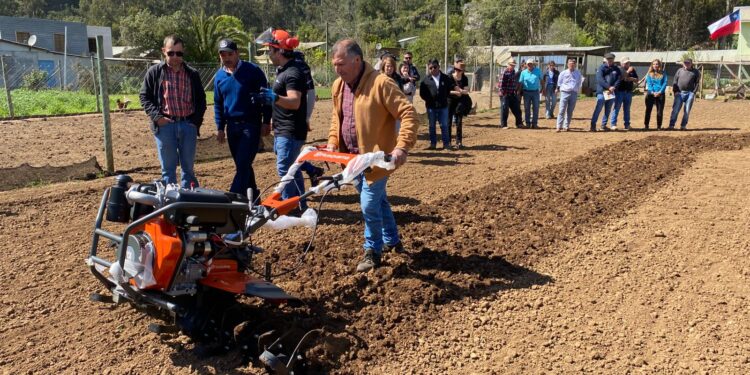 INDAP proporciona maquinaria agrícola moderna a los productores Prodesal de Constitución.