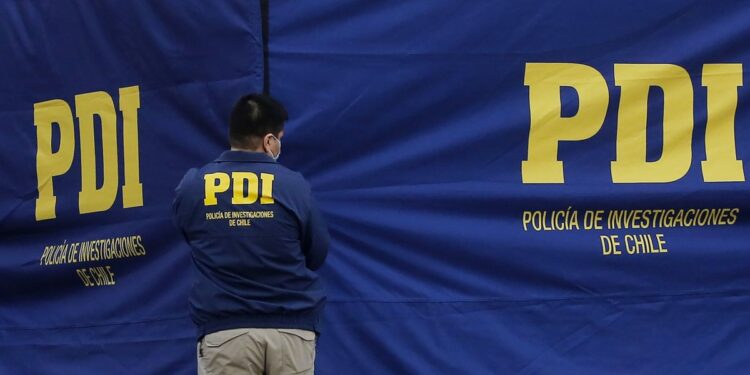 Hombre falleció tras ser apuñalado en plena calle en Isla de Maipo.