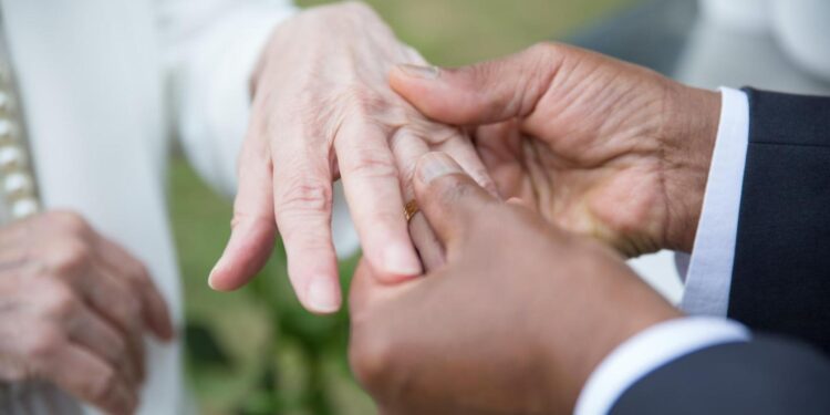 Bono Bodas de Oro: más de 300 parejas de Maule podrán beneficiarse.