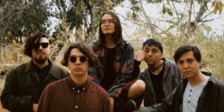 Quivik lanza “Extiendo Mis Manos” de su primer álbum Manantial.