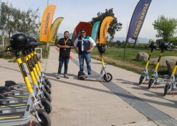 Cerro Navia avanza hacia la movilidad sustentable con la llegada de scooters eléctricos.