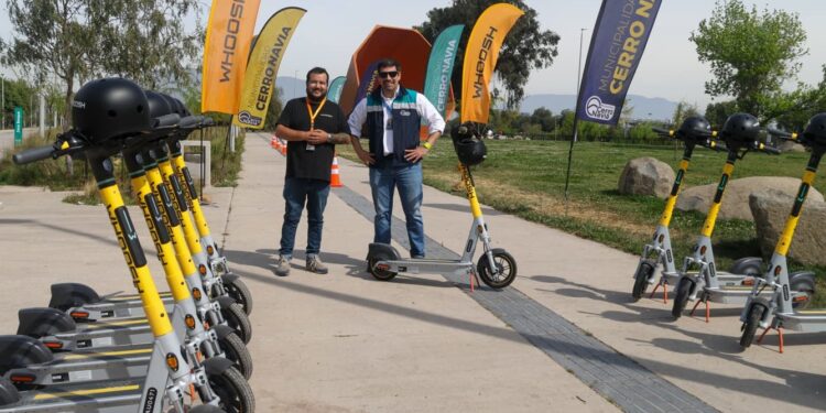 Cerro Navia avanza hacia la movilidad sustentable con la llegada de scooters eléctricos.