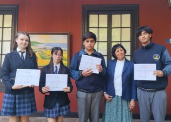 Jóvenes del Maule obtuvieron premios en el concurso literario «Neftalí, el niño de Parral».