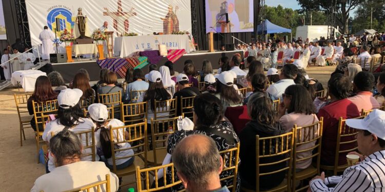 Centenario de la Diócesis de Talca: la comunidad se congregó en una procesión y misa.