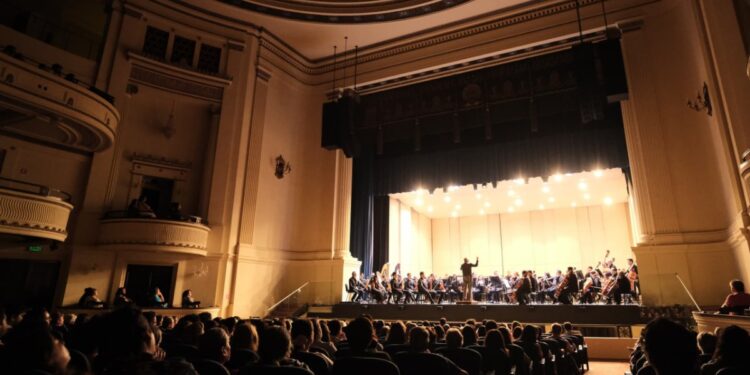 Luz Casal, Illapu, Quilapayún y una variedad de espectáculos se presentarán en el Teatro Municipal de Viña en octubre.