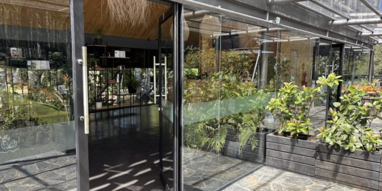 Centro termal rechaza acusaciones de discriminación antisemita y señala que el video viral fue obra de una clienta – LAVOZDEPUCON