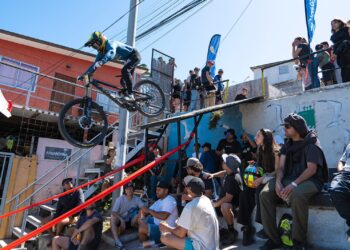 Coquimbo se llenó de energía con el regreso triunfante del Downhill Urbano “Del Barrio al Puerto”