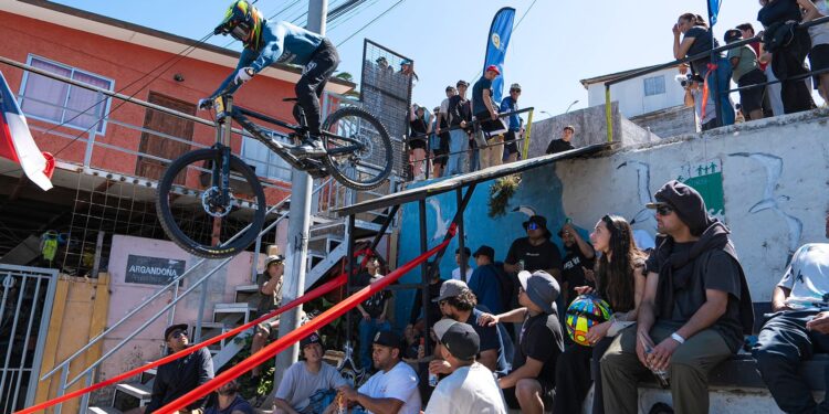 Coquimbo se llenó de energía con el regreso triunfante del Downhill Urbano “Del Barrio al Puerto”