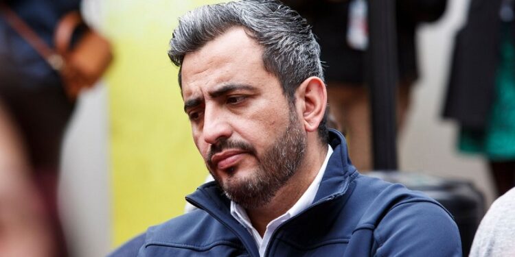 Admiten solicitud para sacar al alcalde Christopher White por “abandono de deberes”