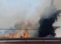 [Colina] Incendio en pastizales lleva a Bomberos al sector poniente de la autopista Los Libertadores.