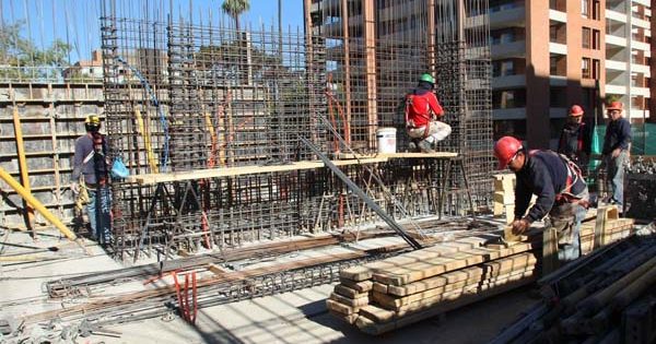 CGR advierte que hay más de 500 obras públicas sin terminar en la última década.