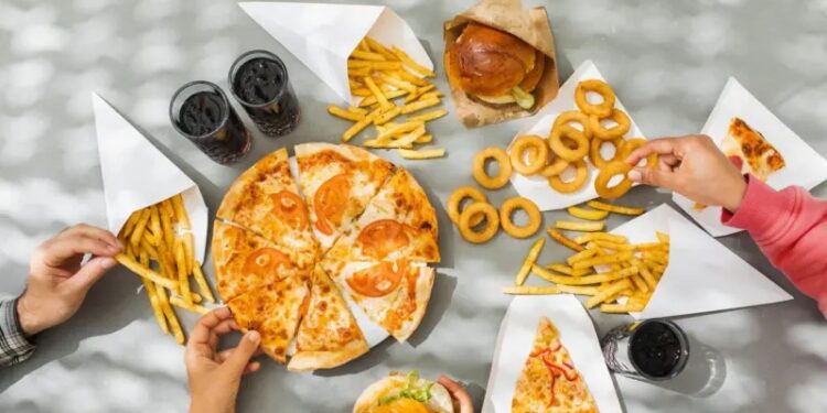 Especialistas de diferentes países advierten que los alimentos ultraprocesados representan un riesgo para la salud global.