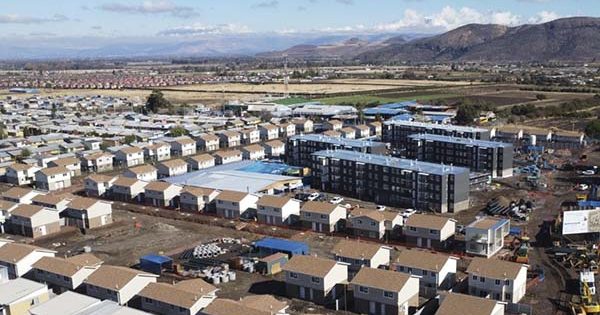 Censo 2024 muestra una gran caída en el déficit de viviendas en todo Chile.