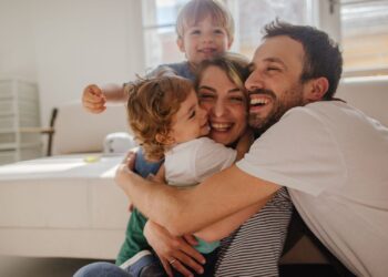 Experto chileno resalta que el “apego seguro” es fundamental para cuidar la salud mental de los niños.