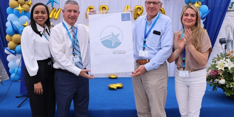 ¡Feliz cumpleaños! El Hospital Parroquial de San Bernardo celebró sus 128 años y recibió la acreditación en calidad y seguridad del paciente por parte de la Superintendencia de Salud.