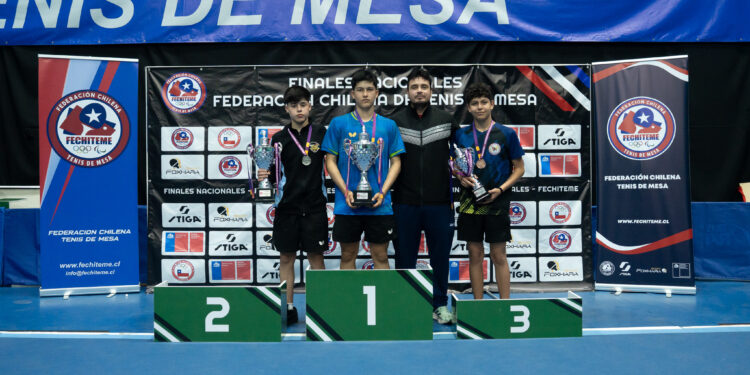 El talquino Ángel Orellana obtiene medallas de oro y bronce en el Campeonato Nacional de tenis de mesa.