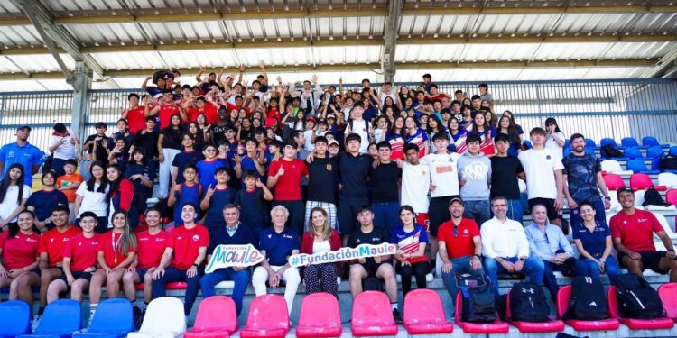 Más de 150 jóvenes refuerzan su desarrollo deportivo y personal en el Maule.