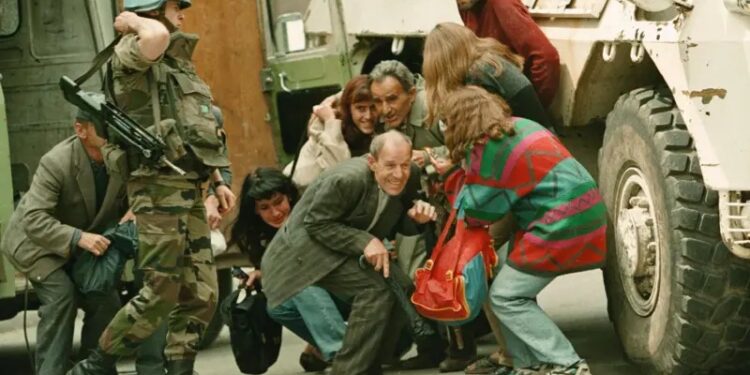 La Fiscalía de Milán investiga a italianos que supuestamente pagaron por disparar a civiles en Sarajevo durante la guerra de Bosnia.