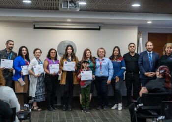Madres, padres y cuidadores de Huechuraba obtienen certificación en el Programa de Parentalidad.
