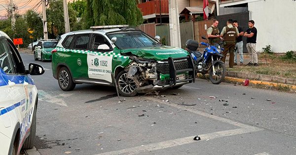 [VIDEO] Choque entre auto de Carabineros y un vehículo particular en Colina