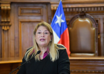 Desmantelan vivienda de Ángela Vivanco en investigación relacionada con tráfico de influencias.